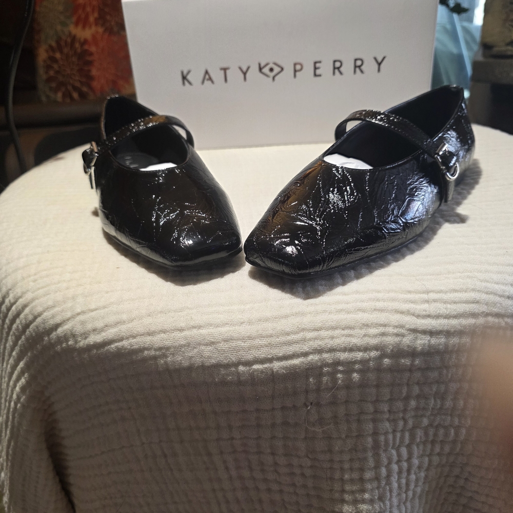 NIB,Katy Perry Black, Textured Leather, Mary Janes. Size 9.5